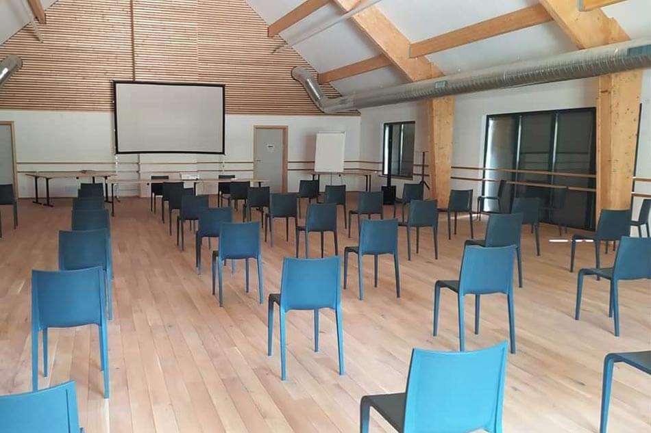 Location Salle de séminaire et réunion à Lièpvre en mode projection